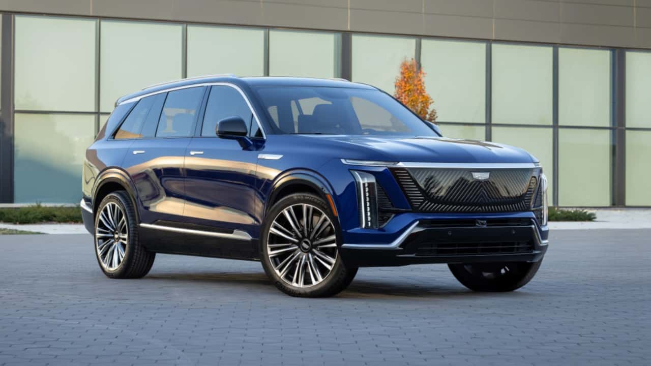 2026 Cadillac Vistiq exterior front three-quarter view